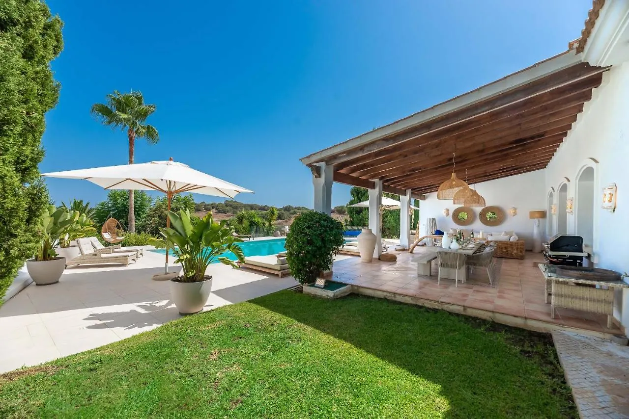 Vacation Marbella I Villa Ballesteros, Near Golf Courses, Private Pool And Gigantic Garden Estepona