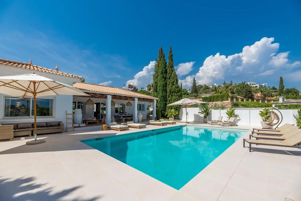 Vacation Marbella I Villa Ballesteros, Near Golf Courses, Private Pool And Gigantic Garden Estepona