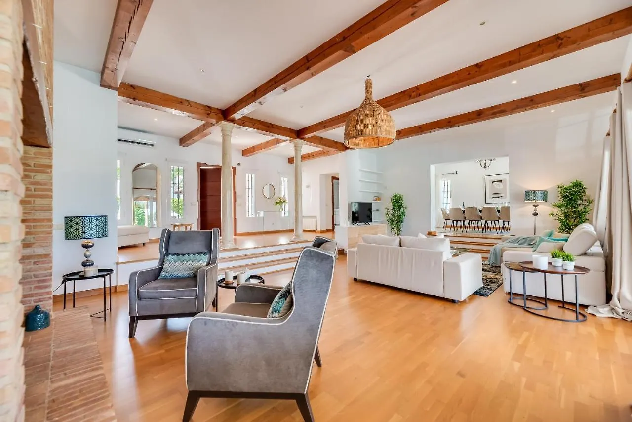Vacation Marbella I Villa Ballesteros, Near Golf Courses, Private Pool And Gigantic Garden Estepona