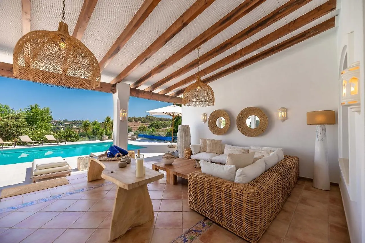 Vacation Marbella I Villa Ballesteros, Near Golf Courses, Private Pool And Gigantic Garden Estepona