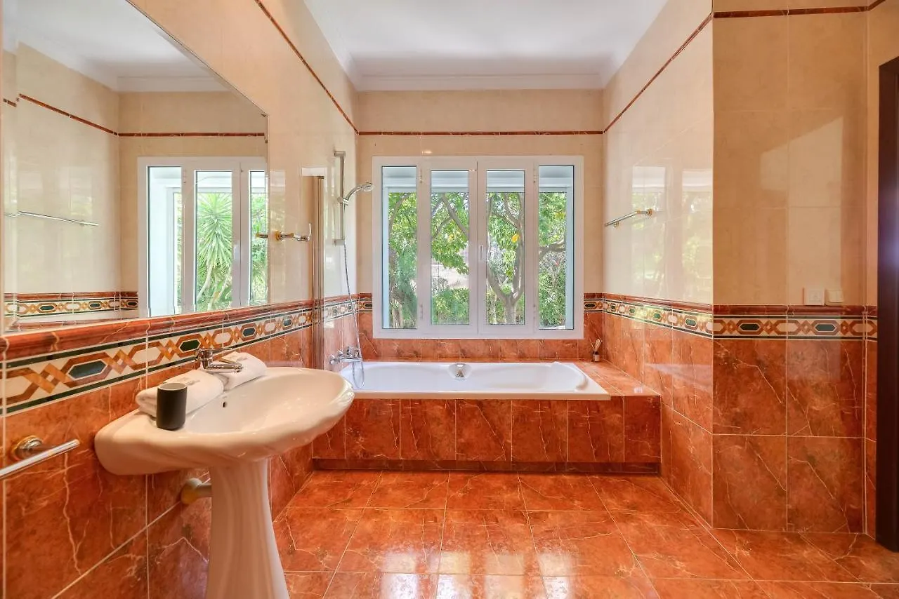 Vacation Marbella I Villa Ballesteros, Near Golf Courses, Private Pool And Gigantic Garden Estepona