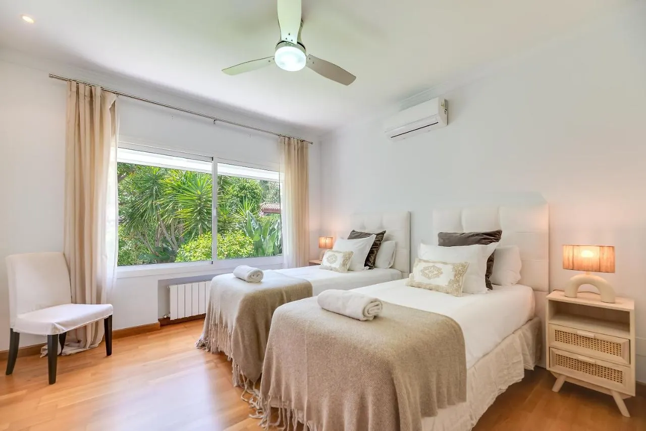 Vacation Marbella I Villa Ballesteros, Near Golf Courses, Private Pool And Gigantic Garden Estepona